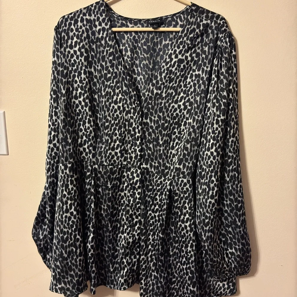 Torrid Peplum Satin Button Front Long Sleeve Top - Picture 2 of 4